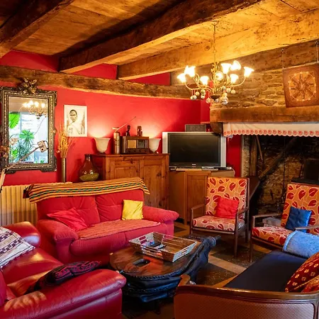 펜션 Grande Maison Familiale - Proche Rodez, Wifi, Calme Et Jardin