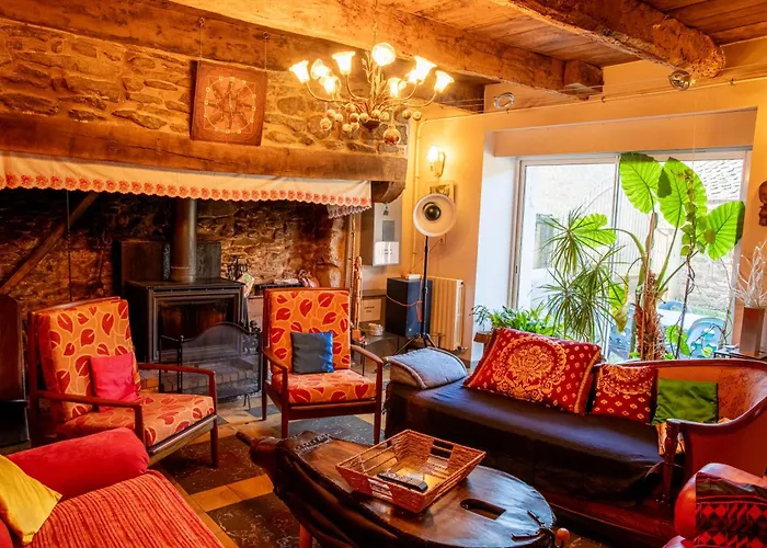 Grande Maison Familiale - Proche Rodez, Wifi, Calme Et Jardin 펜션 *