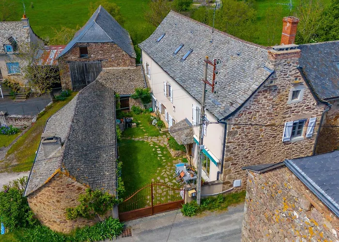 Grande Maison Familiale - Proche Rodez, Wifi, Calme Et Jardin Luc